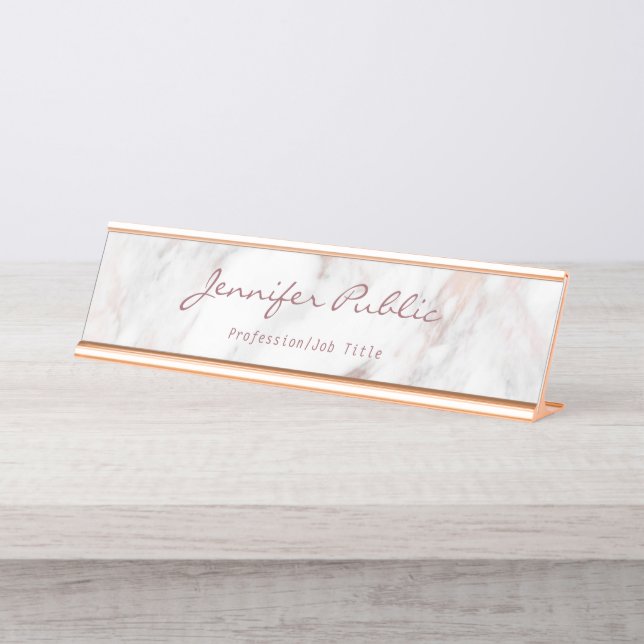 Calligraphy Script Elegante Rose Gold Marble Moder Schreibtischnamensplakette (Vorderseite )
