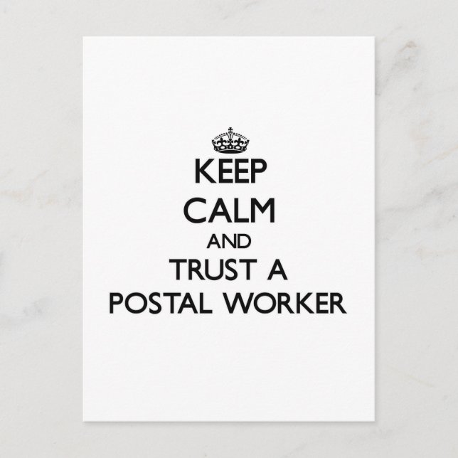 Calm behalten und einem Postarbeiter vertrauen Postkarte (Vorderseite)
