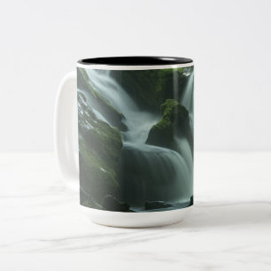 Calming Waterfall Zweifarbige Tasse