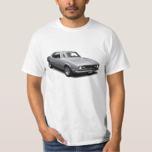 Camaro argenté sur le T-shirt blanc