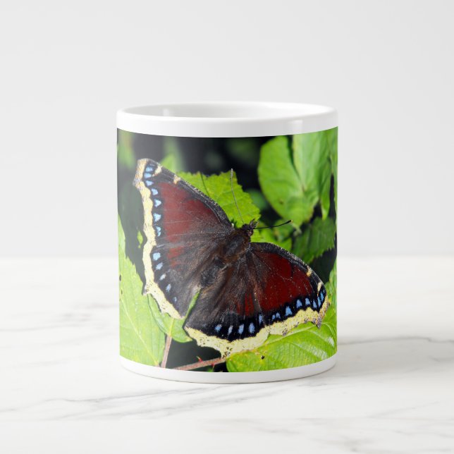 Camberwell Beauty oder Mourning Cloak Schmetterlin Jumbo-Tasse (Vorderseite)