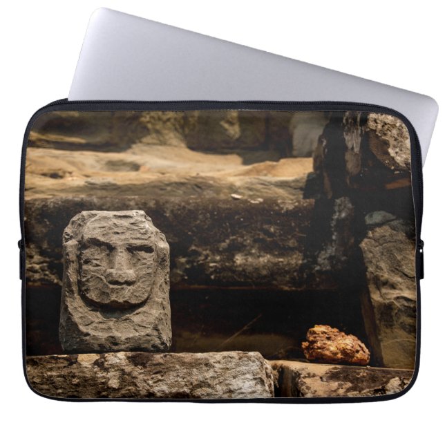 Cambodia Smiling Stone Totem Laptop Sleeve (Vorderseite)
