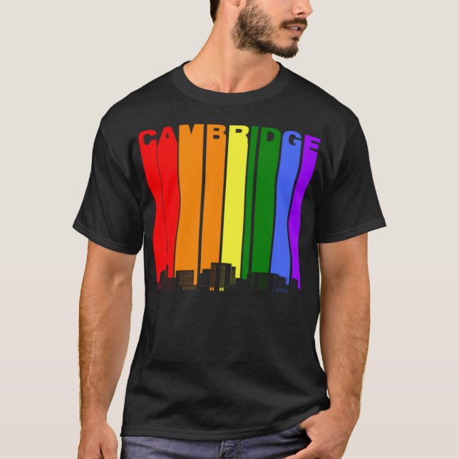 Cambridge Skyline Rainbow LGBT Gay Pride T-Shirt (Vorderseite)
