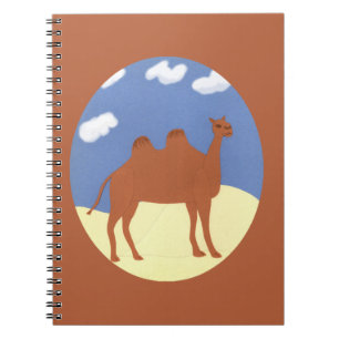 Camel Whimsical über die Dünen der Wüste Notizblock