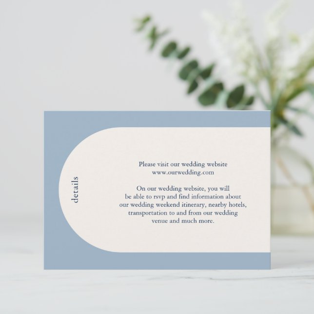 Camila Dusty Blue Arch Moderne Hochzeit Begleitkarte (Stehend Vorderseite)