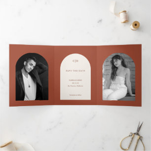 Camila Rust Arch Moderne Hochzeit retten Datum Dreifach Gefaltete Ankündigung