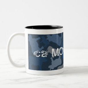 CaMOOflage Kuh-Collage in blau Zweifarbige Tasse