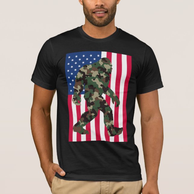 Camouflage Bigfoot Sasquatch T-Shirt (Vorderseite)
