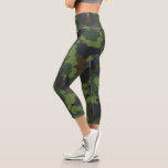 Camouflage der grünen Militärarmee Capri Leggings<br><div class="desc">Dieses Design kann personalisiert werden, indem Sie die Option Anpassen auswählen, um Text hinzuzufügen oder andere Änderungen vorzunehmen. Wenn dieses Produkt die Möglichkeit hat, das Design auf einen anderen Gegenstand zu übertragen, stellen Sie bitte sicher, dass das Design bei Bedarf angepasst wird. Kontaktieren Sie mich unter colorflowcreations@gmail.com , wenn Sie...</div>