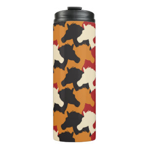 Camouflage verbindet Köpfe, wiederholt Muster. Thermosbecher