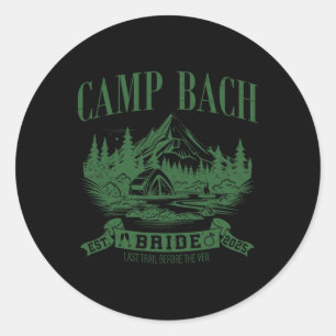 Camp Bach Bride Wandern Camping Junggesellinnenabs Runder Aufkleber