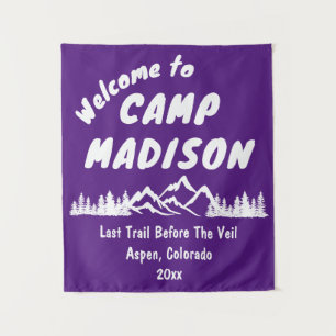 Camp Bachelorette Camping Party Lila Wandteppich