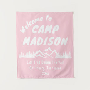 Camp Bachelorette Camping Party Rosa Zeichen Wandteppich