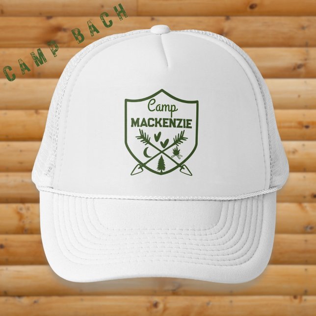Camp Bachelorette Retro Abzeichen Personalisiert Truckerkappe (Official Camp Bride logo with a shield and arrows. Hearts, campfire, tree, and moon. A charming cap.)