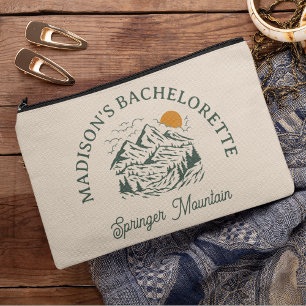Camp Bachelorette Retro Berg Custom Name  Zubehörtasche
