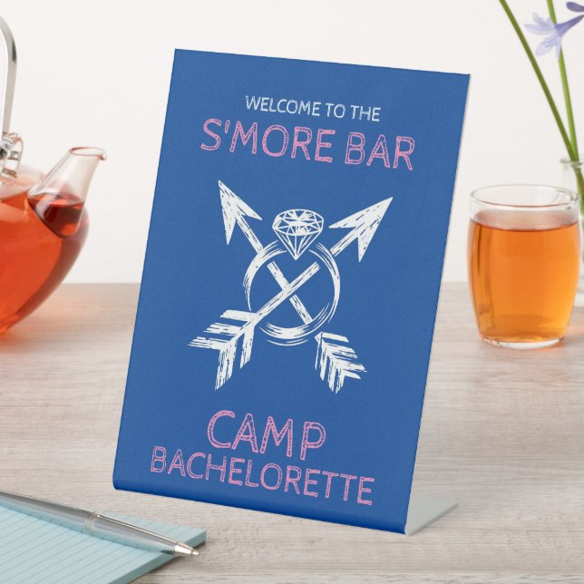 Camp Bachelorette Sockelschild (In Situ)