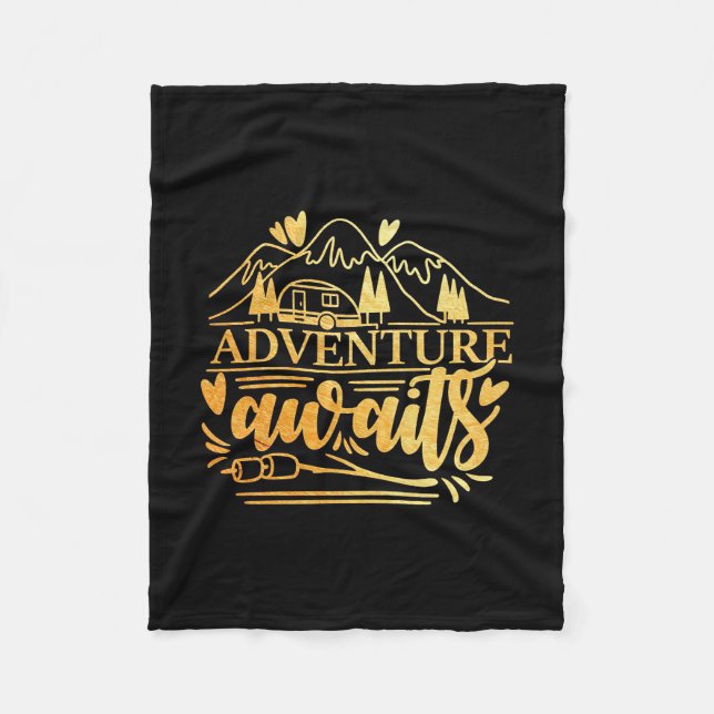 Camper Gift Adventure Is Awaits Fleecedecke (Vorderseite)