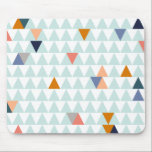 Campfire Dreiecke Mousepad<br><div class="desc">Retro-Dreieck-Muster mit genau der richtigen Menge an Pop.</div>