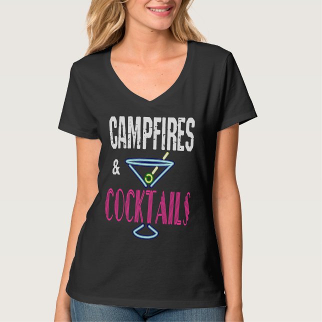 Campfires and Cocktails  Camping Drinking Camp Hum T-Shirt (Vorderseite)