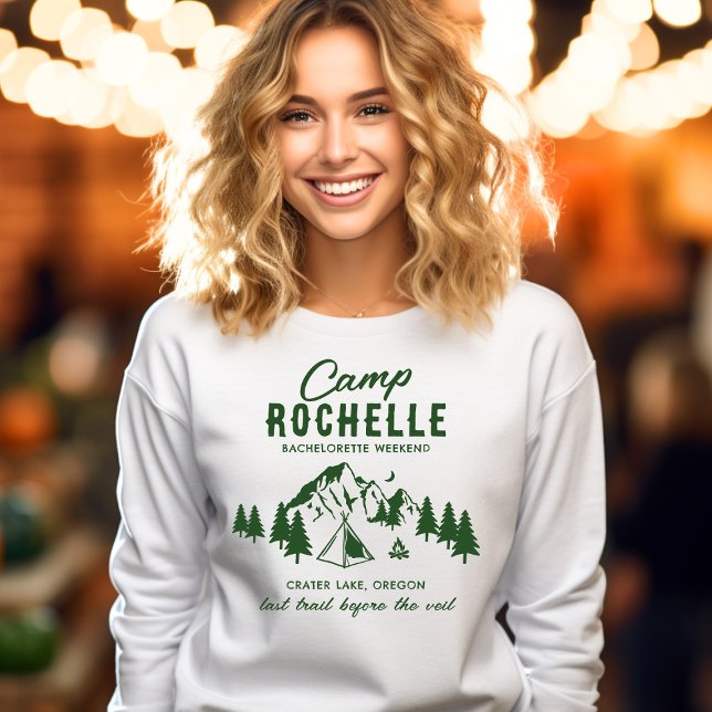 Camping Bachelorette Crew White Sweatshirt (Von Creator hochgeladen)