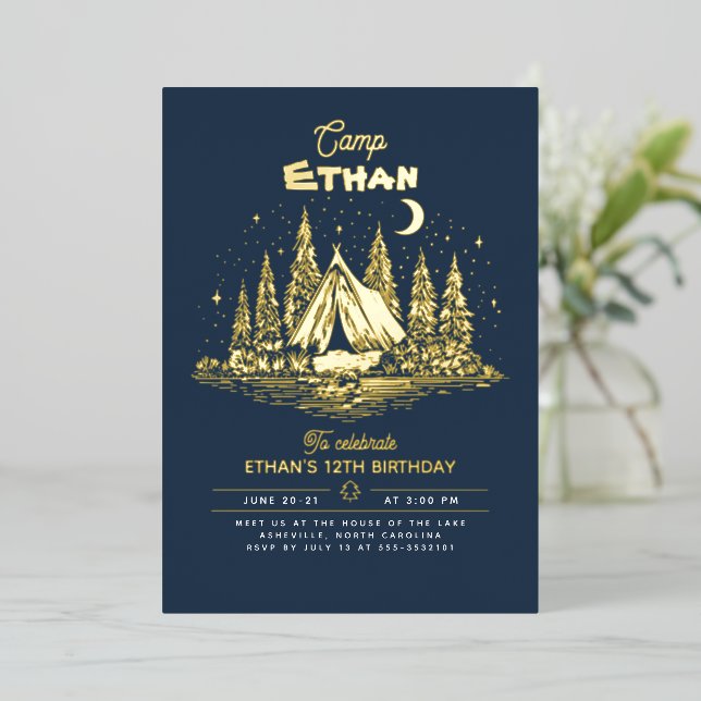 Camping Birthday Invitation (Debout devant)