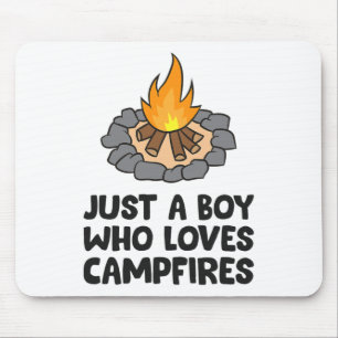 Camping Lagerfeuer Nur Ein Junge Der Lagerfeuer Li Mousepad