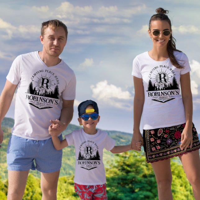 Camping-Monogramm mit benutzerdefinierter Zuordnun T-Shirt (Von Creator hochgeladen)
