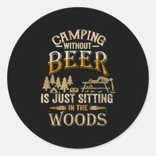 Camping ohne Bier sitzt nur im Wald Runder Aufkleber