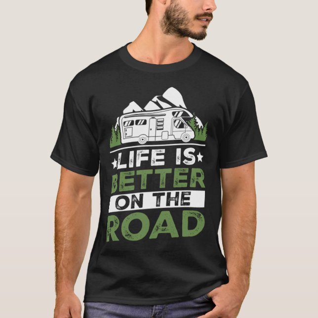 Camping Trailer On The Road Camper T-Shirt (Vorderseite)