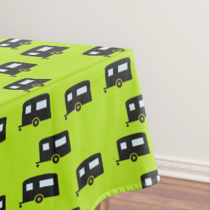 Campinganhänger auf grün tischdecke