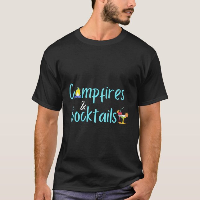 Campingfeuer und Cocktails T-Shirt (Vorderseite)