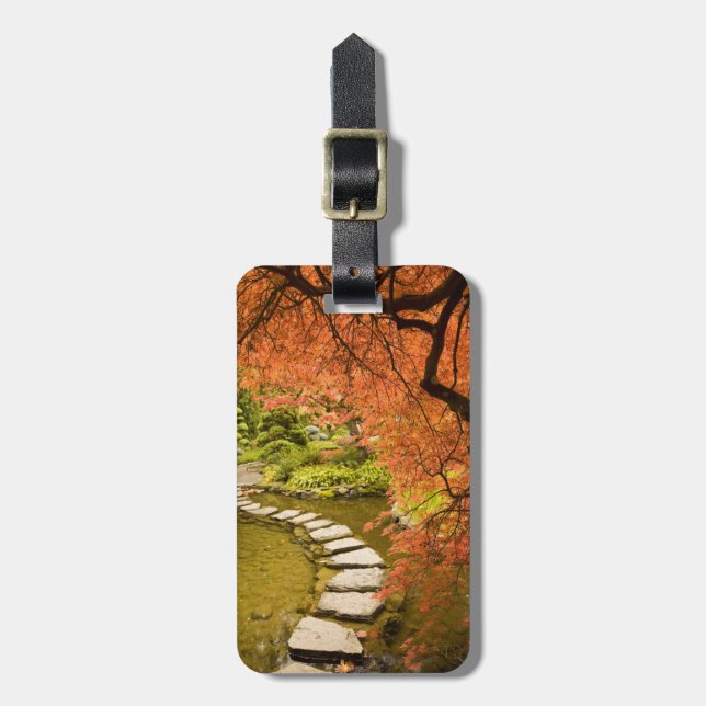 CANADA, British Columbia, Victoria.Herbst Gepäckanhänger (Vorderseite vertikal)