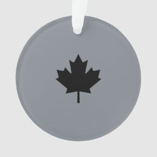 Canadian Black Maple Leaf auf Grau Ornament