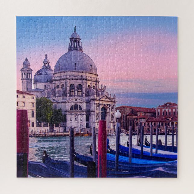 Canal Grande mit Gondeln und Kirche in Venedig (Vertikal)