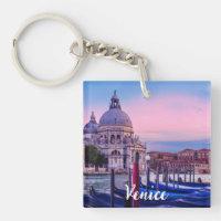 Canal Grande mit Gondeln und Kirche in Venedig