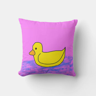 canard jaune mignon sur oreiller rose
