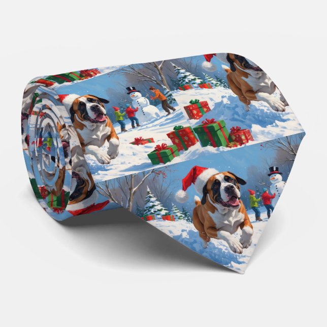 Cane Corso läuft im Schnee mit Weihnachtshut Krawatte (Gerollt)