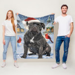 Cane Corso Winter Wonderland Christmas Joy Fleecedecke<br><div class="desc">Dieses festliche Design spiegelt den fröhlichen Geist der Urlaubssaison wider und besticht durch ein hübsches Jungtier mit einer Weihnachtsmannmütze. Der Hund ist eingebettet in ein winterliches Wunderland, mit einem Schneemann, einem dekorierten Weihnachtsbaum und wunderschön verpackten Geschenken. Schneeflocken fallen sanft ab und geben der Szene eine magische Touch, während die lebhaften...</div>