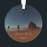 Cannon Beach Oregon Haystack Rock Ornament<br><div class="desc">Cannon Beach Oregon Haystack Rock Schönes Nachtstrandfoto mit Sternen über dem Ozean.</div>