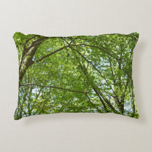 "Canopy of Spring Blätter Green Nature Scene Dekokissen