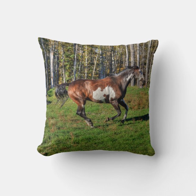 Cantering Pinto Paint Horse & Tree Equine Foto Kissen (Vorderseite)