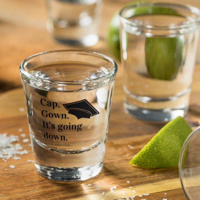 Cap Gown Es geht zur Absolventen-Party Schnapsglas (Von Creator hochgeladen)