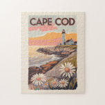 Cape Cod Massachusetts Landschaftliche Reisen<br><div class="desc">Cape Cod Retro Vektor Reise Design in einem Emblem Stil. Es ist der Ort der malerischen Dörfer,  Meeresfrüchte-Hütten,  Leuchttürme,  Teiche und Bucht-und Ozeanstrände.</div>