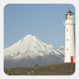 Cape Egmont Leuchtturm und Mt Taranaki / Mt Quadratischer Aufkleber