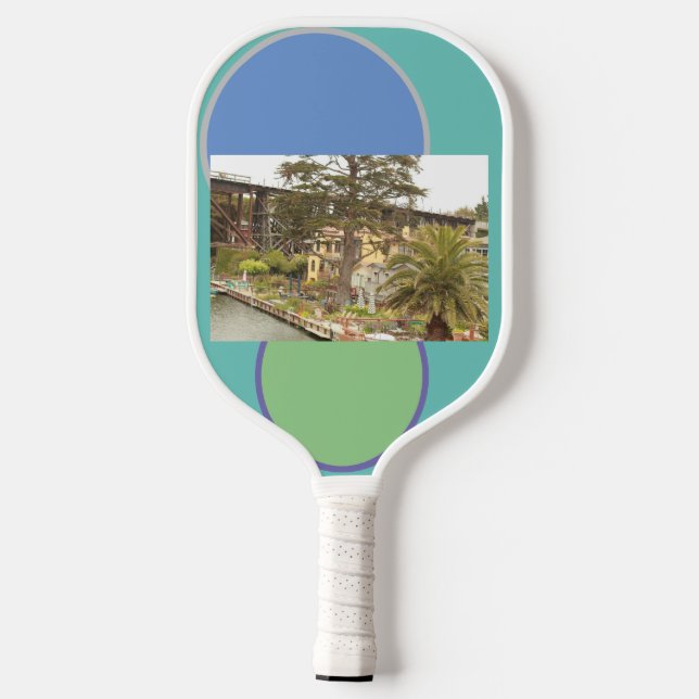 Capitola Szenen mit Ufer und Brücke Pickleball Schläger (Rückseite)
