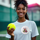 Cappella Santa Maria degli Angeli Button<br><div class="desc">Machen Sie Ihren Junggeselinnen-Abschied unvergesslich mit diesem schicken "Social Club" Button. Mit eleganten Blumenakzenten,  Tennisdetails und einem Champagner-Glas-Motiv ist dieser Knopf perfekt,  um Ihre Feier mit einer stilvollen Touch zu bereichern. Ideal als Gastgeschenk,  Namensschild oder Sake für ein anspruchsvolles,  preppy-thematisches Wochenende. Individuell für Ihre Veranstaltung!</div>