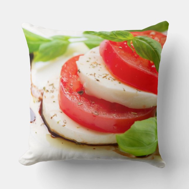 Caprese Salat. Tomate- und Mozzarellascheiben Kissen (Vorderseite)
