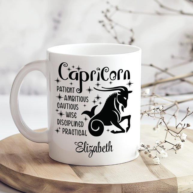 Capricorn-Zodiac-Horoskop-Individuelle Name Kaffeetasse (Capricorn Zodiac Horoscope Custom Name Coffee Mug on a boho wooden kitchen table.)