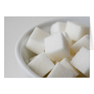 Capture de studio de cubes de sucre dans un bol