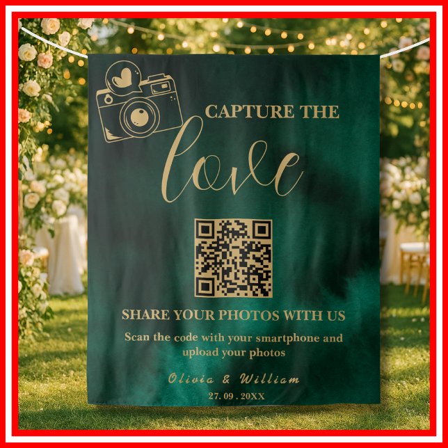 Capture The Love Emerald Green & Gold QR Backdrop Wandteppich (Von Creator hochgeladen)